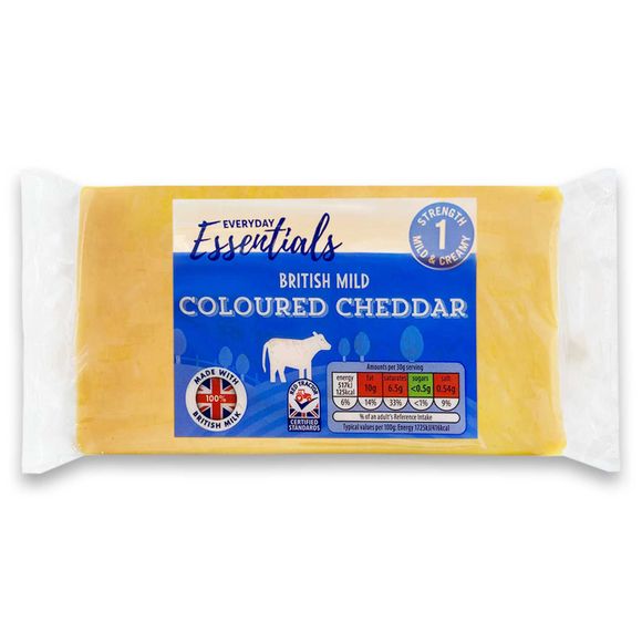 Everyday Essentials British Mild Coloured Cheddar 900g