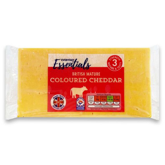 Everyday Essentials British Mature Coloured Cheddar 900g