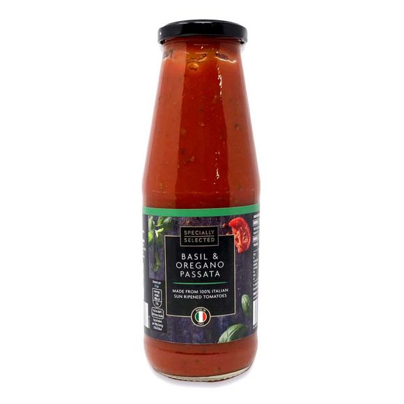 Specially Selected Basil & Oregano Passata 700g