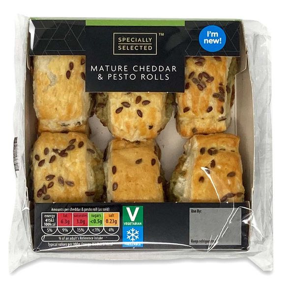 Specially Selected Mature Cheddar & Pesto Rolls 160g