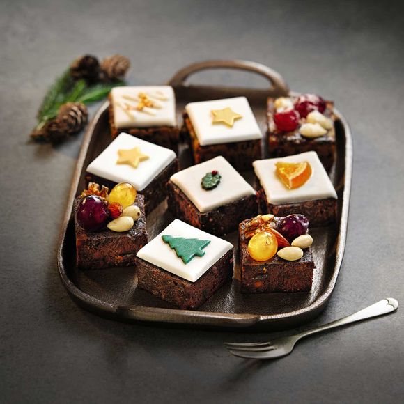 Specially Selected Exquisite Christmas Cake Selection 740g