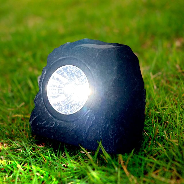 Nutmeg Solar Rock Light 